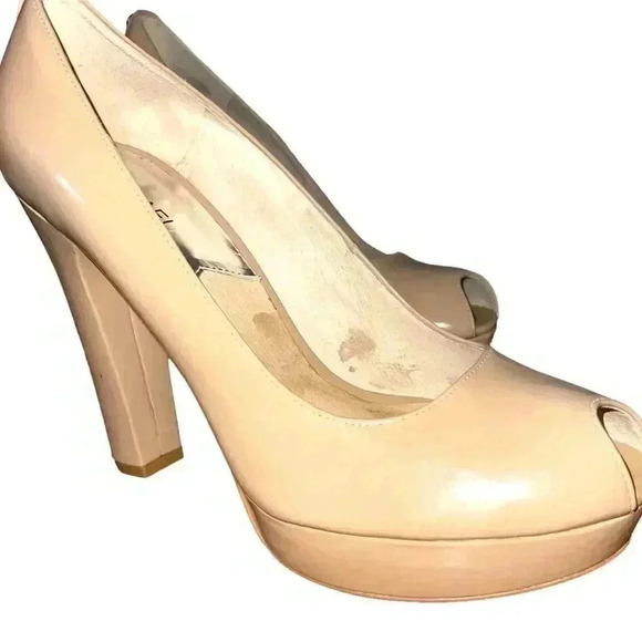 MICHAEL KORS CHANTEL NUDE PATENT LEATHER PLATFORM PUMPS. - Picture 3 of 12